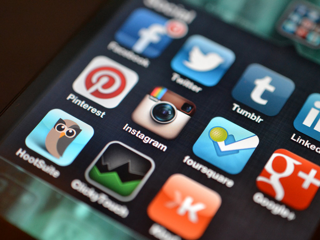 Pricing, Features, and More: The Differences Between HootSuite, Oktopost, and Buffer